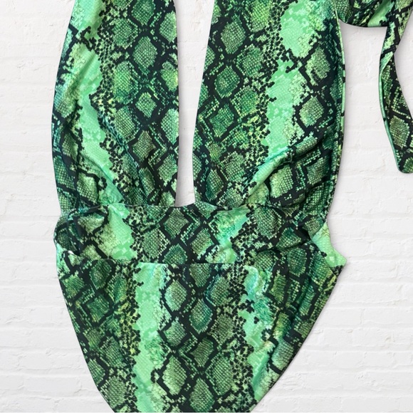 PrettyLittleThing Green and Black Python Snake Print Swimsuit, Size 12 - Picture 5 of 8